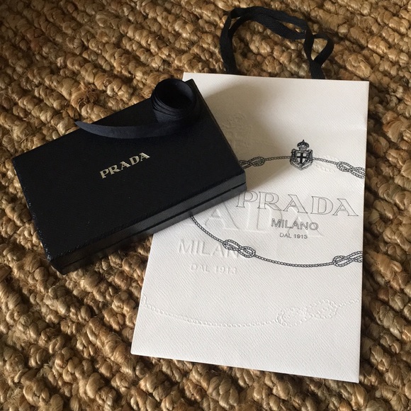 prada bag packaging